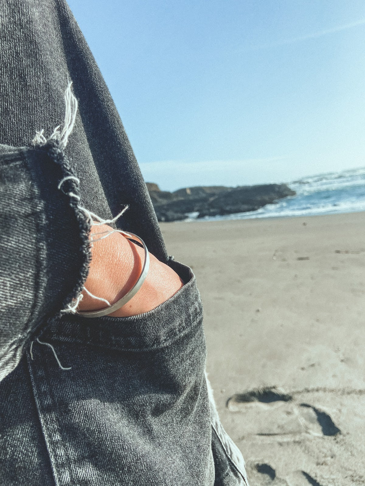 Pulsera Plata Lisa Mujer en la naturaleza