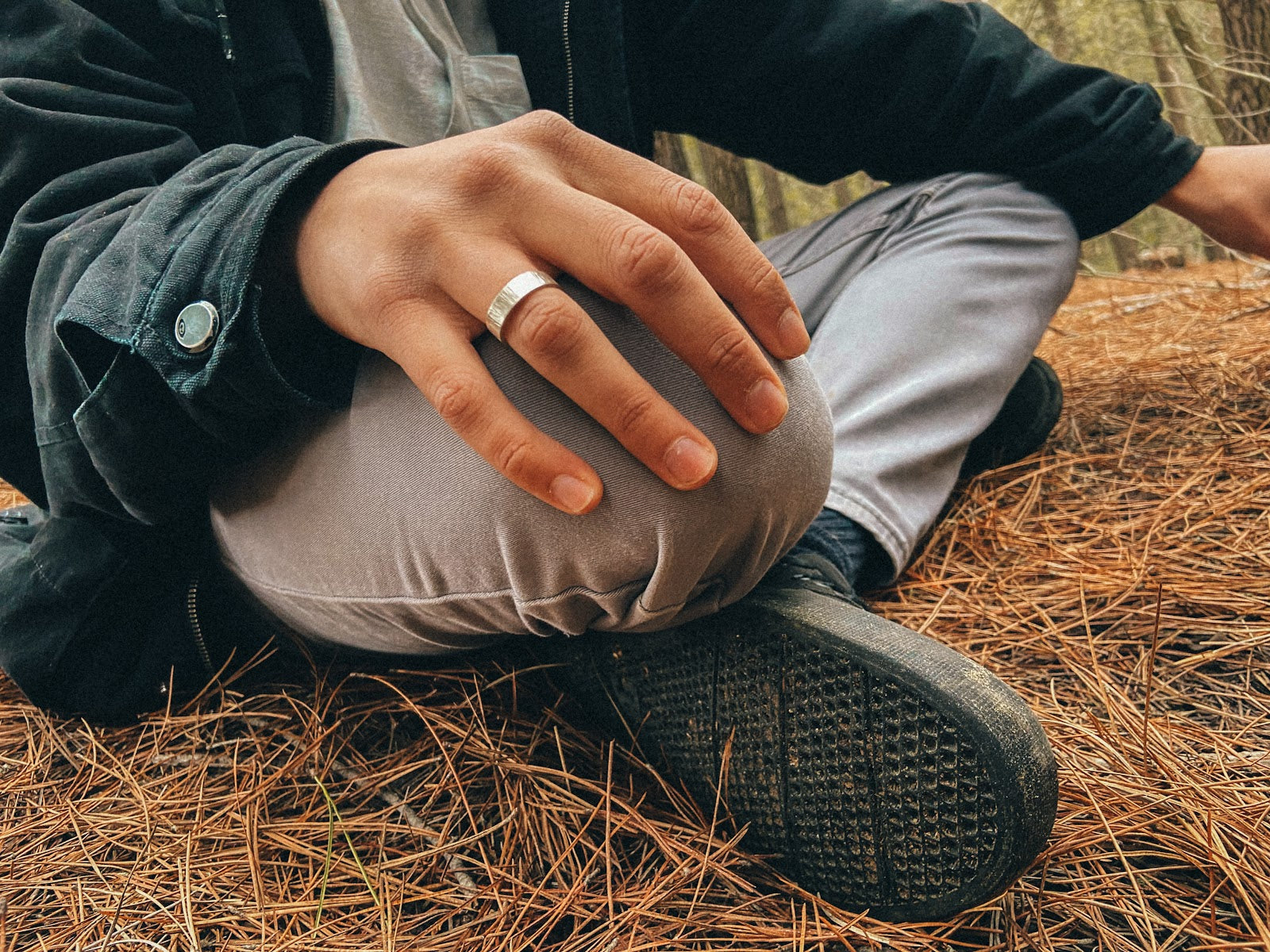 Anillo Plata Rayado Hombre en la naturaleza