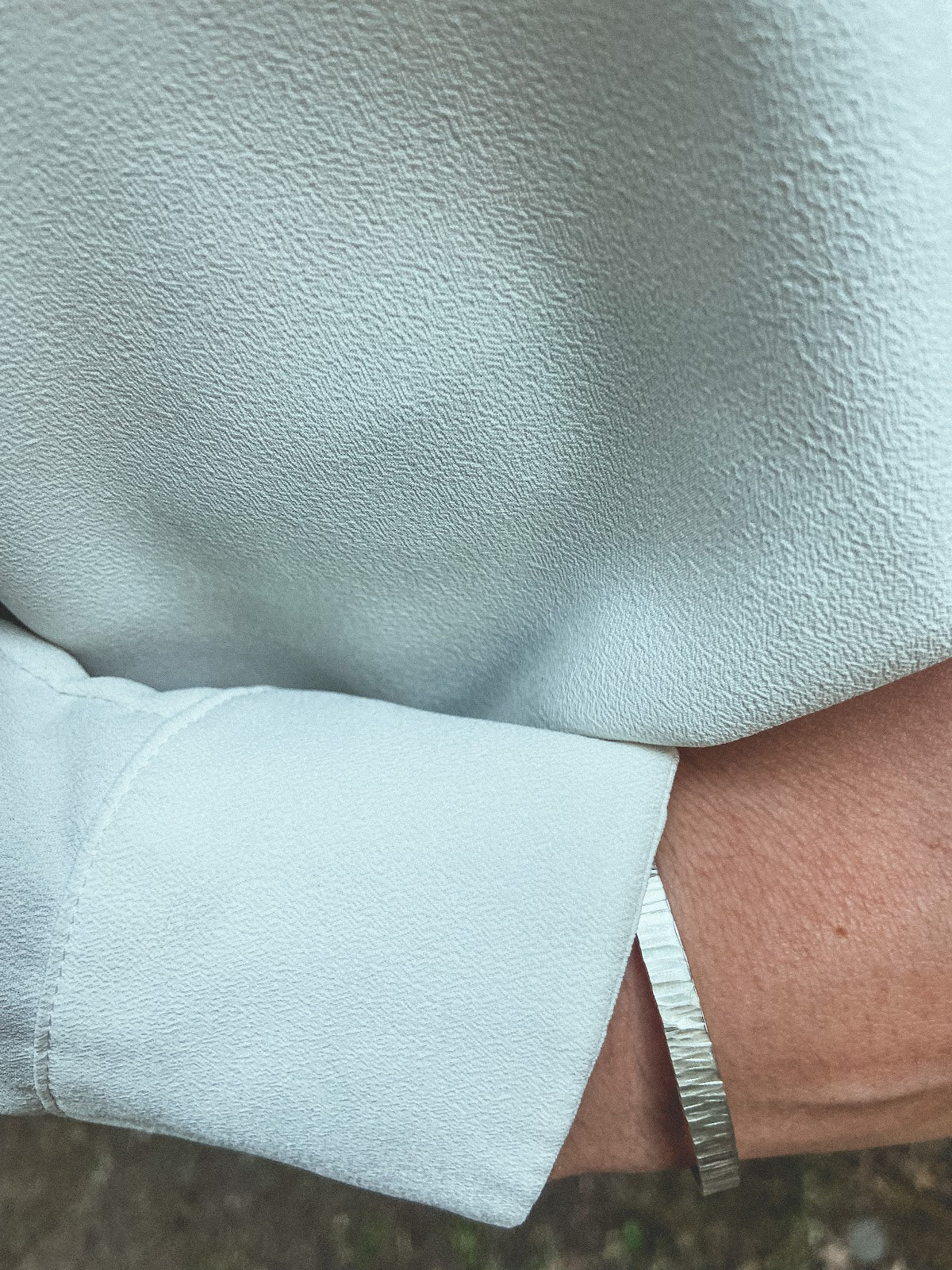 Pulsera Plata Rayada Mujer en la naturaleza