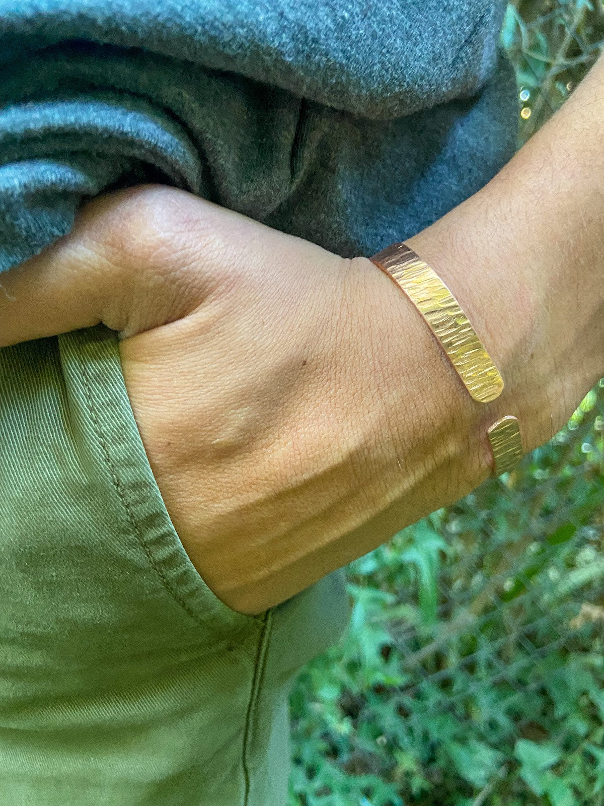 Pulsera Cobre Rayada Hombre en la naturaleza