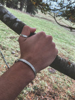 Pulsera Plata Rayada Hombre en la naturaleza