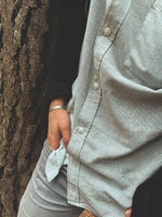 Pulsera Plata Martillada Hombre en la naturaleza