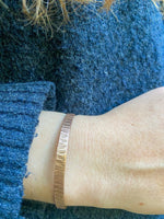 Pulsera Cobre Rayada Mujer en la naturaleza