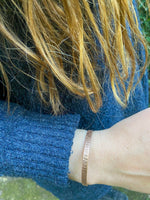 Pulsera Cobre Rayada Mujer en la naturaleza