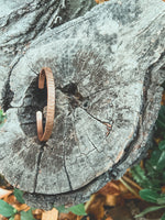 Pulsera Cobre Rayada Mujer en la naturaleza