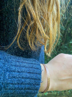 Pulsera Cobre Rayada Mujer en la naturaleza