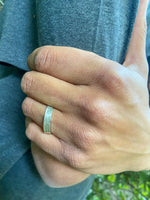 Anillo Plata Martillado Hombre en la naturaleza