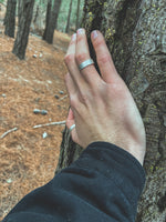 Anillo Plata Rayado Hombre en la naturaleza