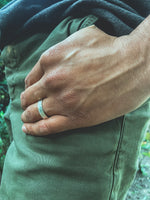 Anillo Plata Martillado Hombre en la naturaleza