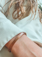 Pulsera Cobre Rayada Mujer en la naturaleza