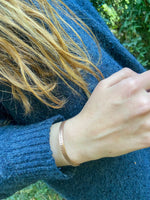 Pulsera Cobre Rayada Mujer en la naturaleza