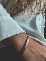 Pulsera Cobre Rayada Mujer en la naturaleza
