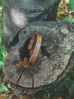 Pulsera Cobre Martillada Hombre en la naturaleza